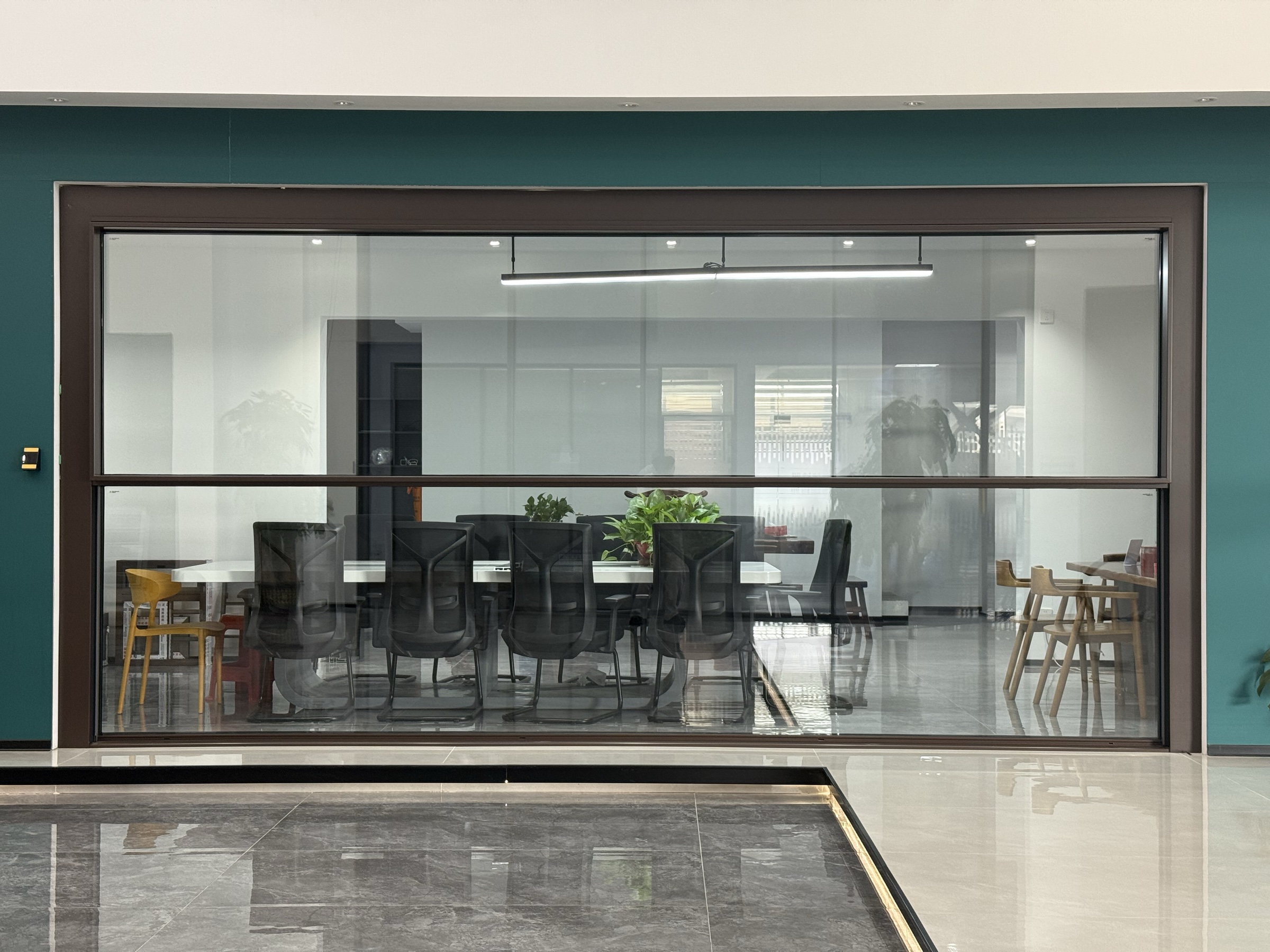 150 Series motorized lift window product and installation images